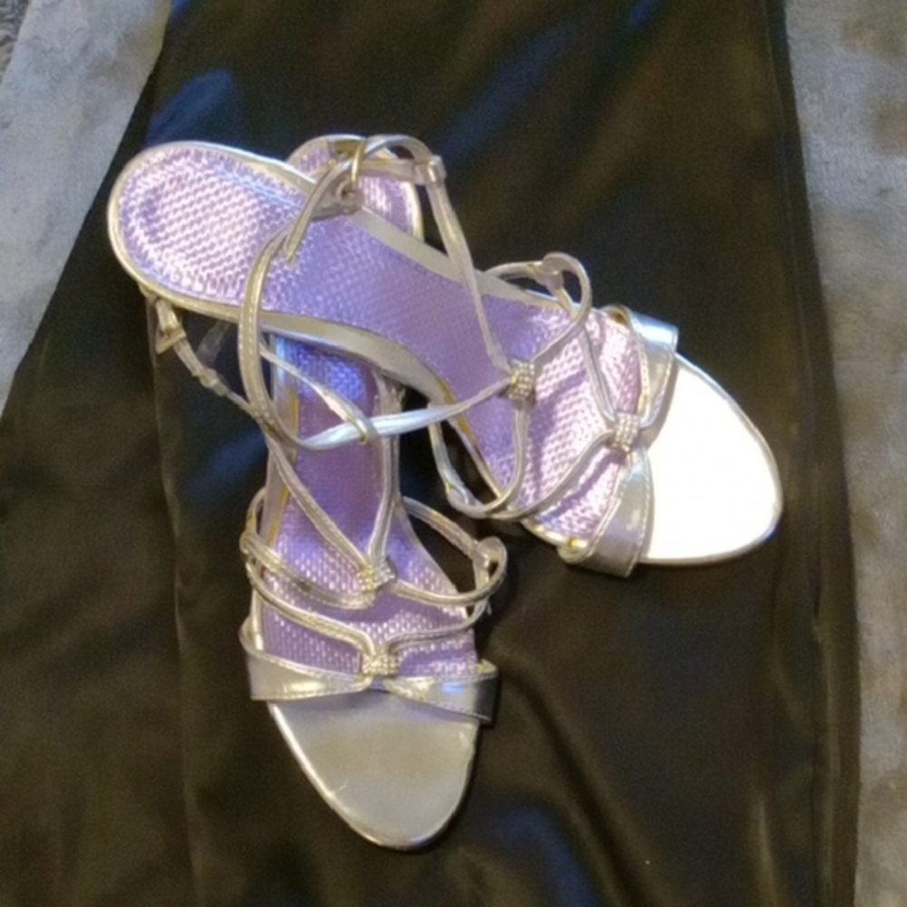 Elegant Silver Strappy Sandals         Size 6 1/2